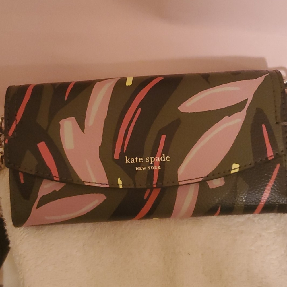 Kate Spade Wallet on a chain - Picture 2 of 16